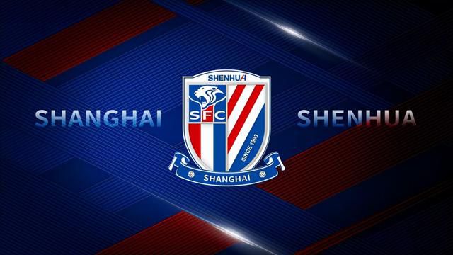 接着撸起袖子，蹲在地上侍弄起鸡杂来。